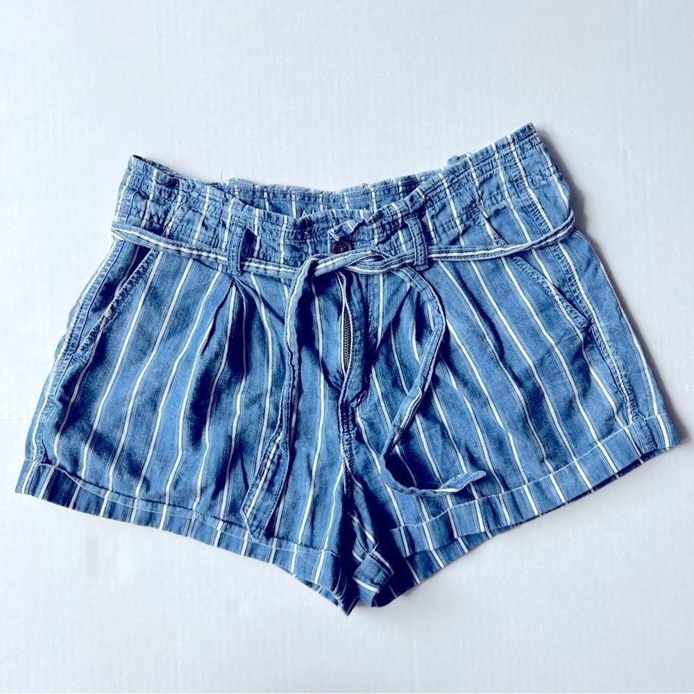 American Eagle high waist paper bag chambray striped shorts size 10 blue & white